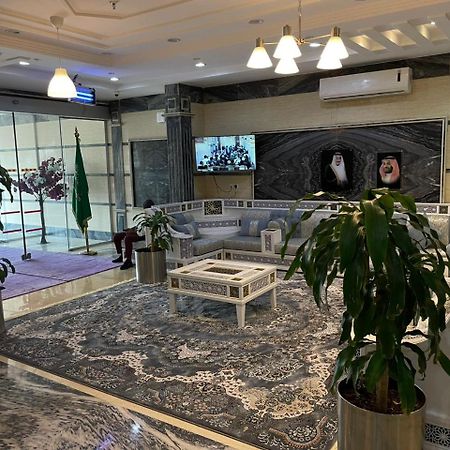 Al Manzil Almutmeez Aparthotel เจดดาห์ ภายนอก รูปภาพ