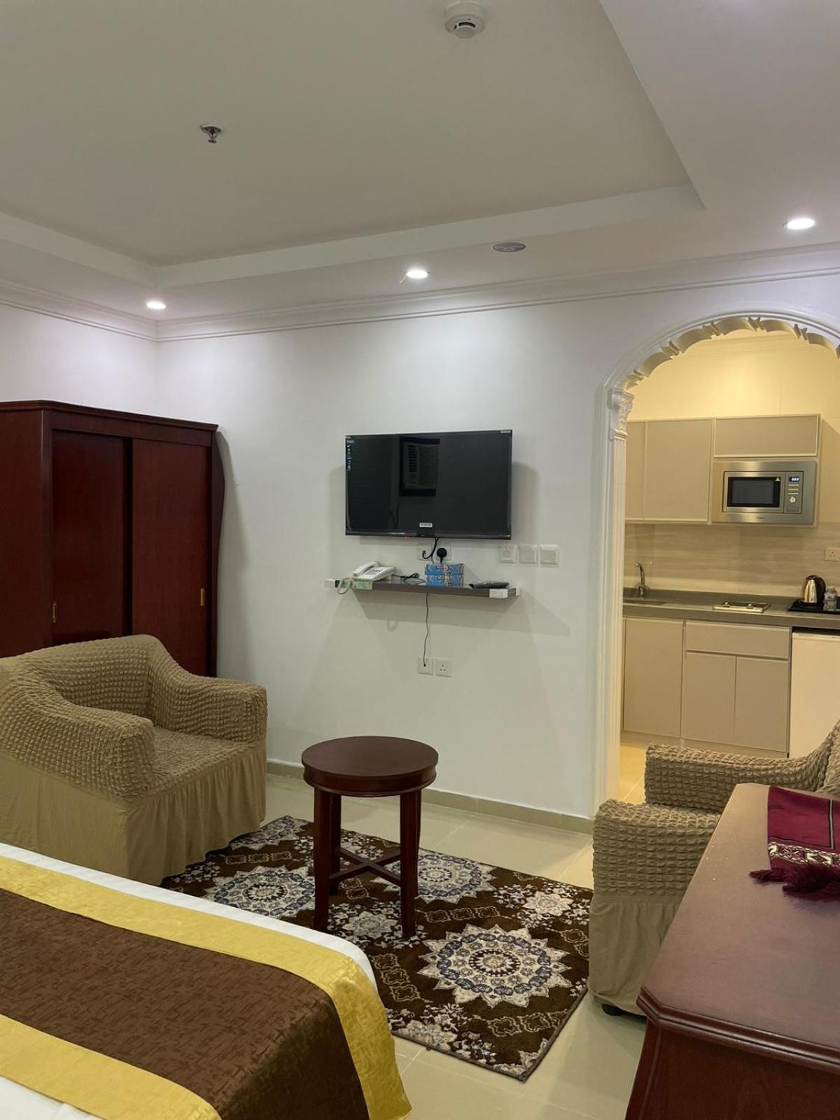 Al Manzil Almutmeez Aparthotel เจดดาห์ ภายนอก รูปภาพ