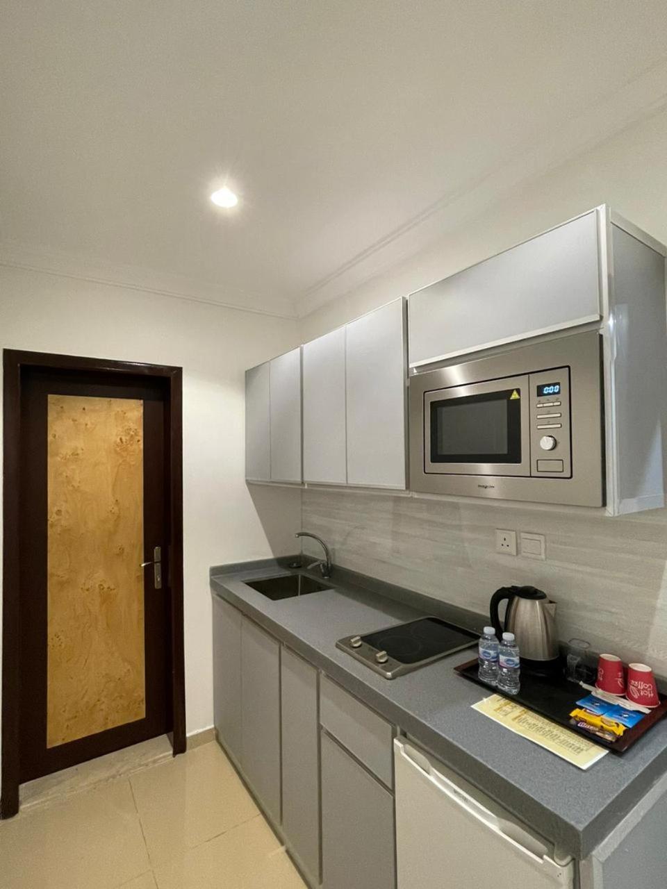 Al Manzil Almutmeez Aparthotel เจดดาห์ ภายนอก รูปภาพ