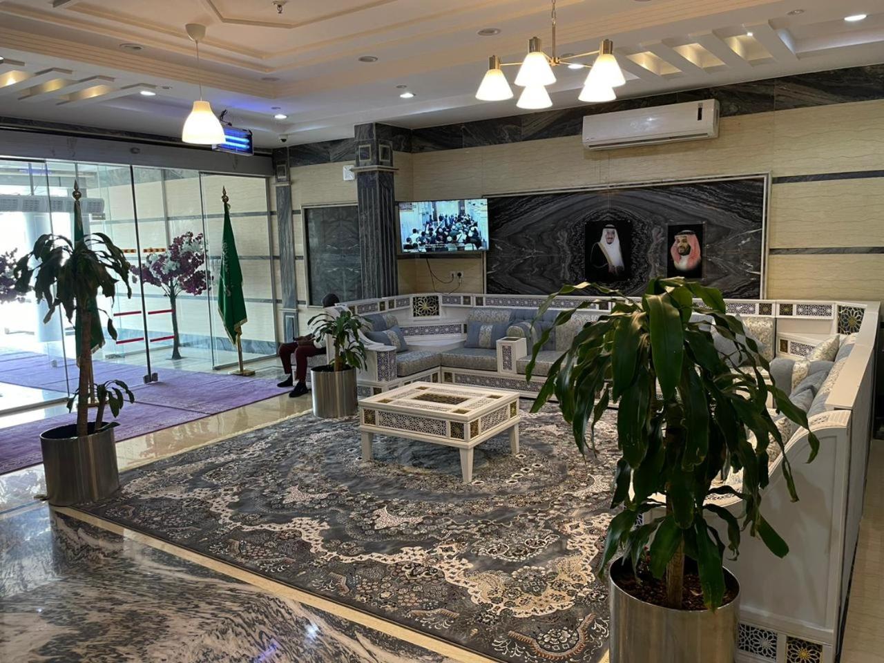 Al Manzil Almutmeez Aparthotel เจดดาห์ ภายนอก รูปภาพ